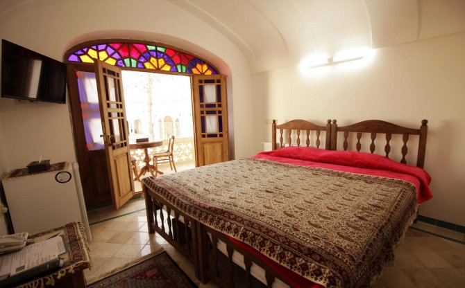 اتاق دو تخته دبل اقامتگاه سنتی اطلسی کاشان